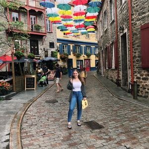 Meet your Posher, Caroline